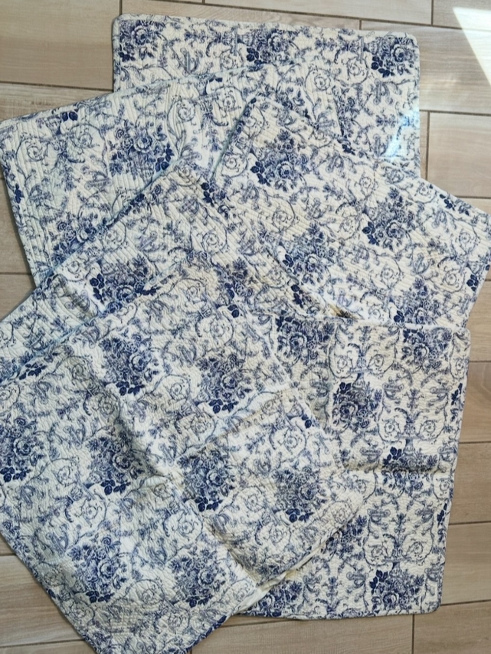 VTG Quilted Toile Bouquet Euro Pillow Shams 26"